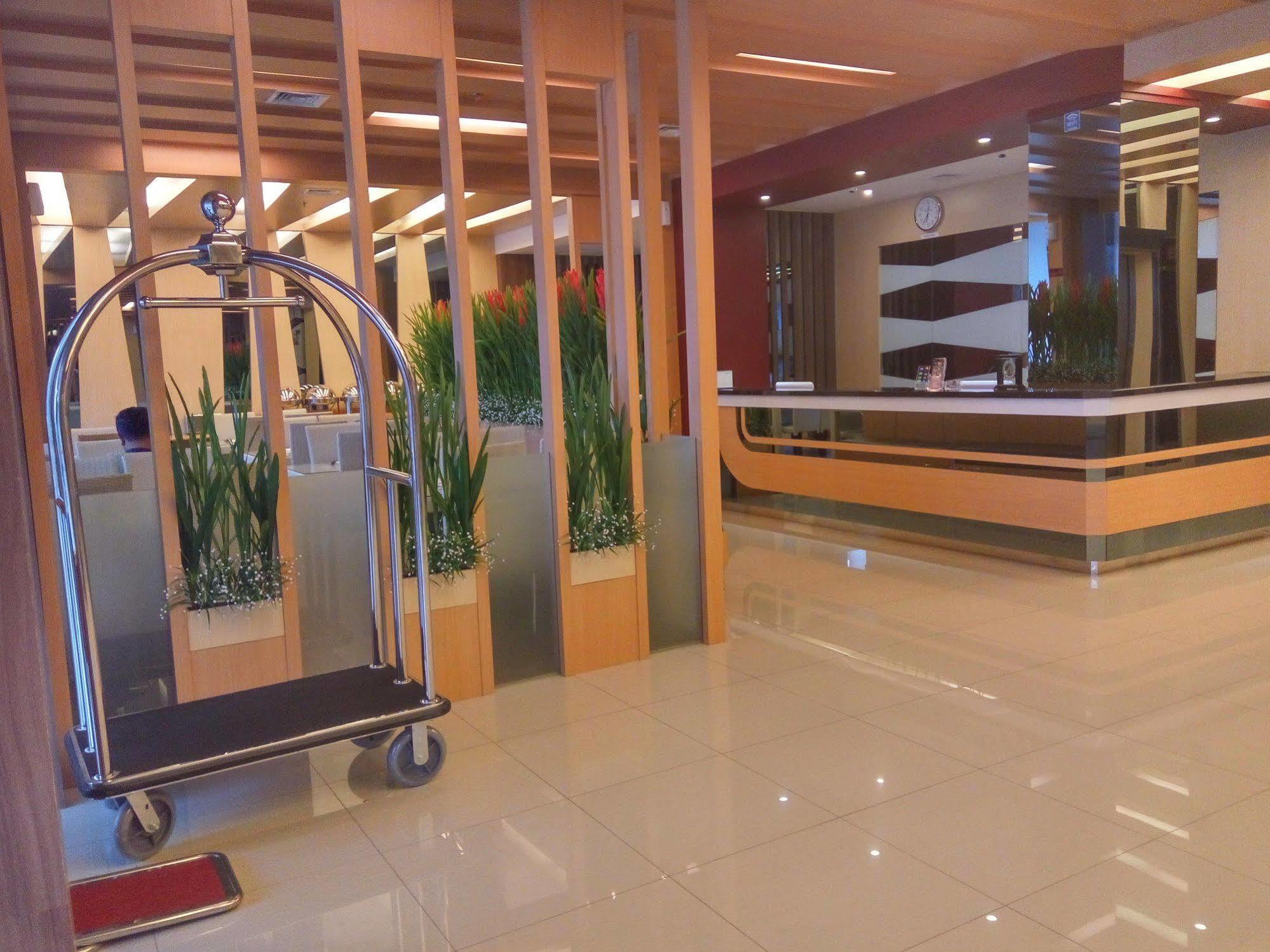 L娱乐酒店 Batam 外观 照片
