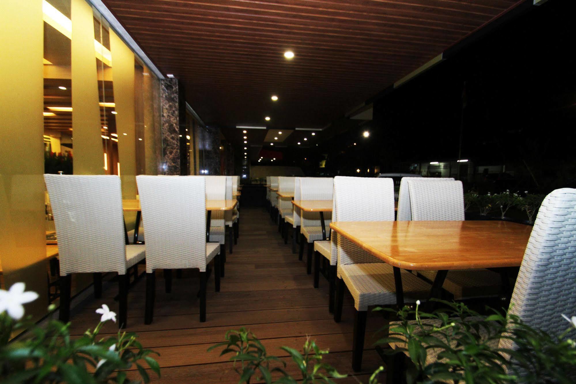 L娱乐酒店 Batam 外观 照片